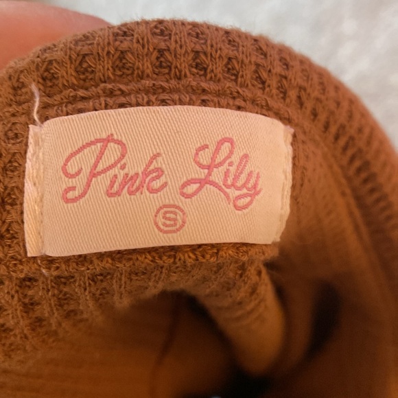 Pink Lily button knit top - Picture 4 of 4